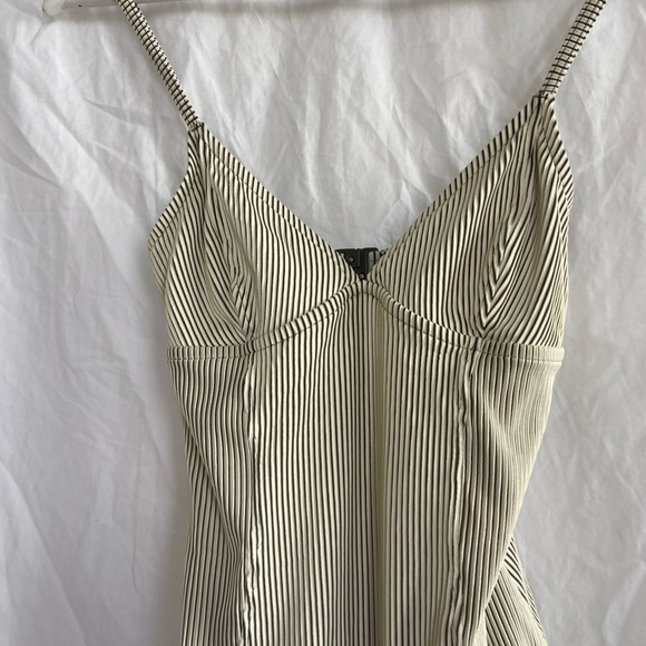 Zulu & Zephyr Husk Stripe Textured One Piece Swimsuit Size 6 - Picture 6 of 12